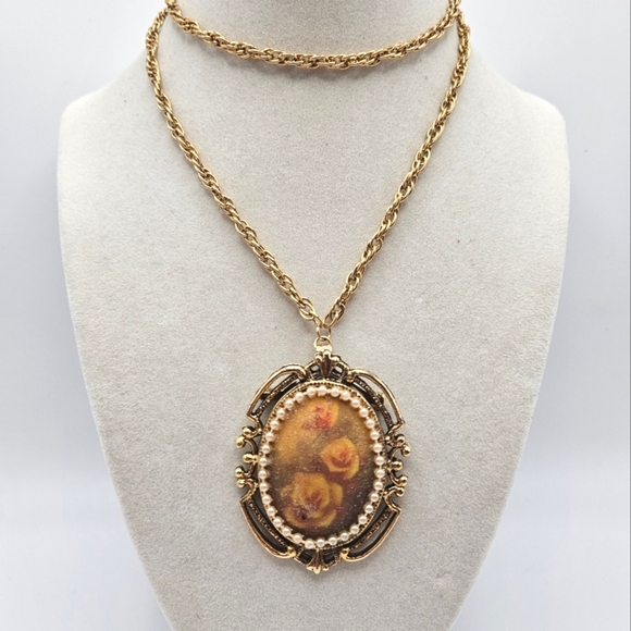 VINTAGE Floral Roses Cameo Gold Tone Ornate Pendant Necklace or Brooch Pin - Picture 1 of 9
